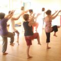 Qi gong : les participants en position de Qi gong, séance de relaxation