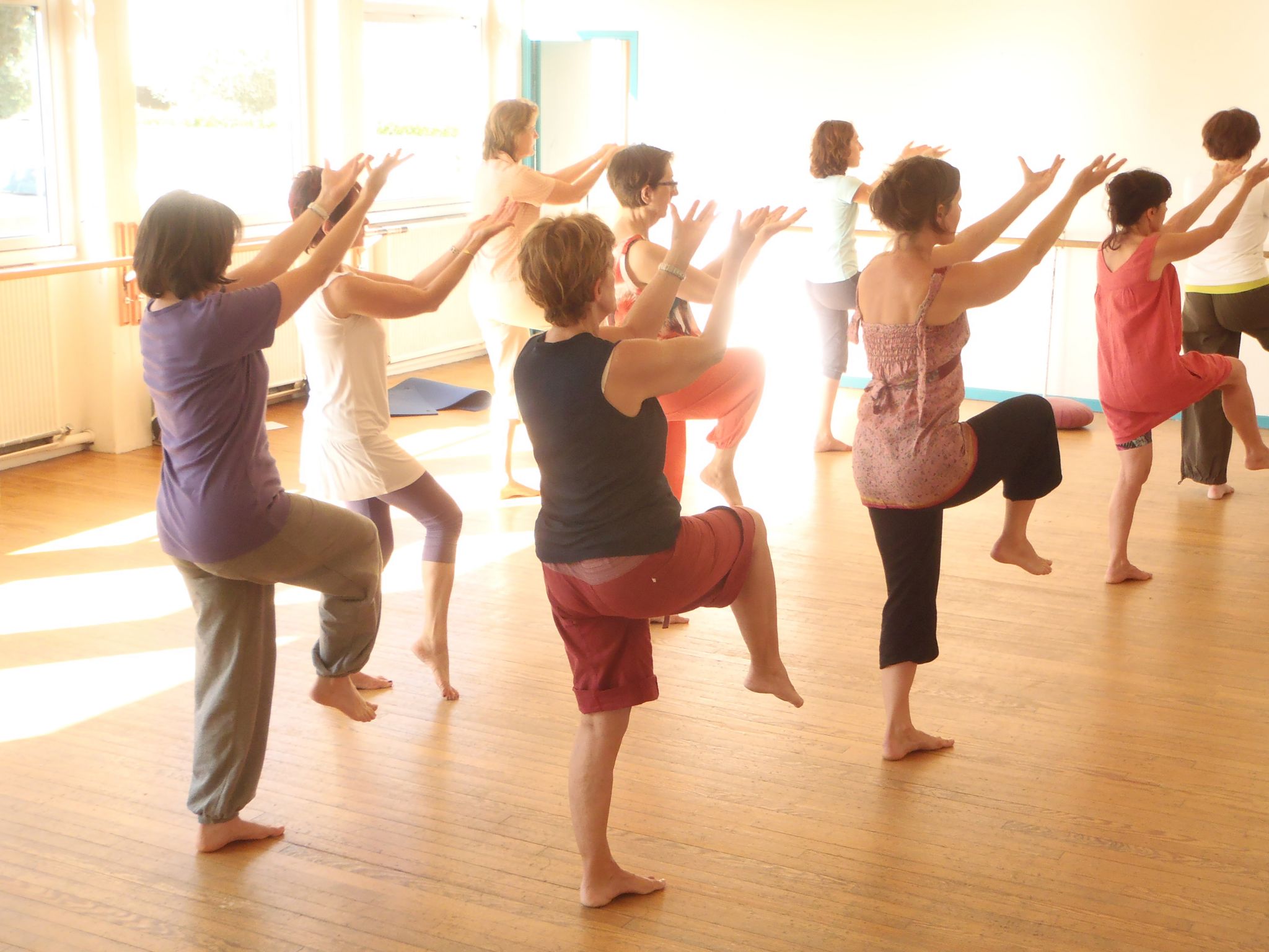Qi gong : les participants en position de Qi gong, séance de relaxation