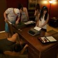 Escape Game : les participants cherchent les indices pour sortir de la pièce